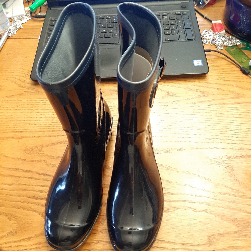 Ladies rain boots